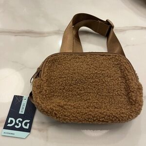 NWT Teddy Bear Crossbody Pack Dick’s Sporting Goods, Cadet Brown Zippers, Pocket